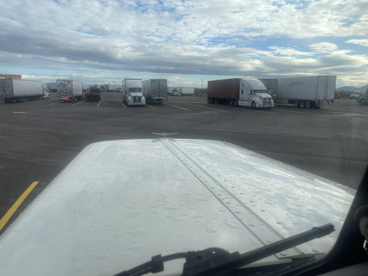GuidoMotorz's tweet photo. Was gonna fuel last night , just didn’t feel like stopping. Haven’t fueled since nephi Utah. Nephi to corona to San Diego to eloy az #pushinMyLuck aye! https://t.co/ihPluarKB0