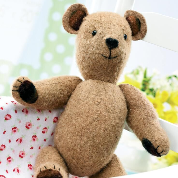 SewHQ's tweet image. Make your own traditional jointed #teddybear with this gorgeous #freesewingpattern. Find the instructions at bit.ly/3SsawjM