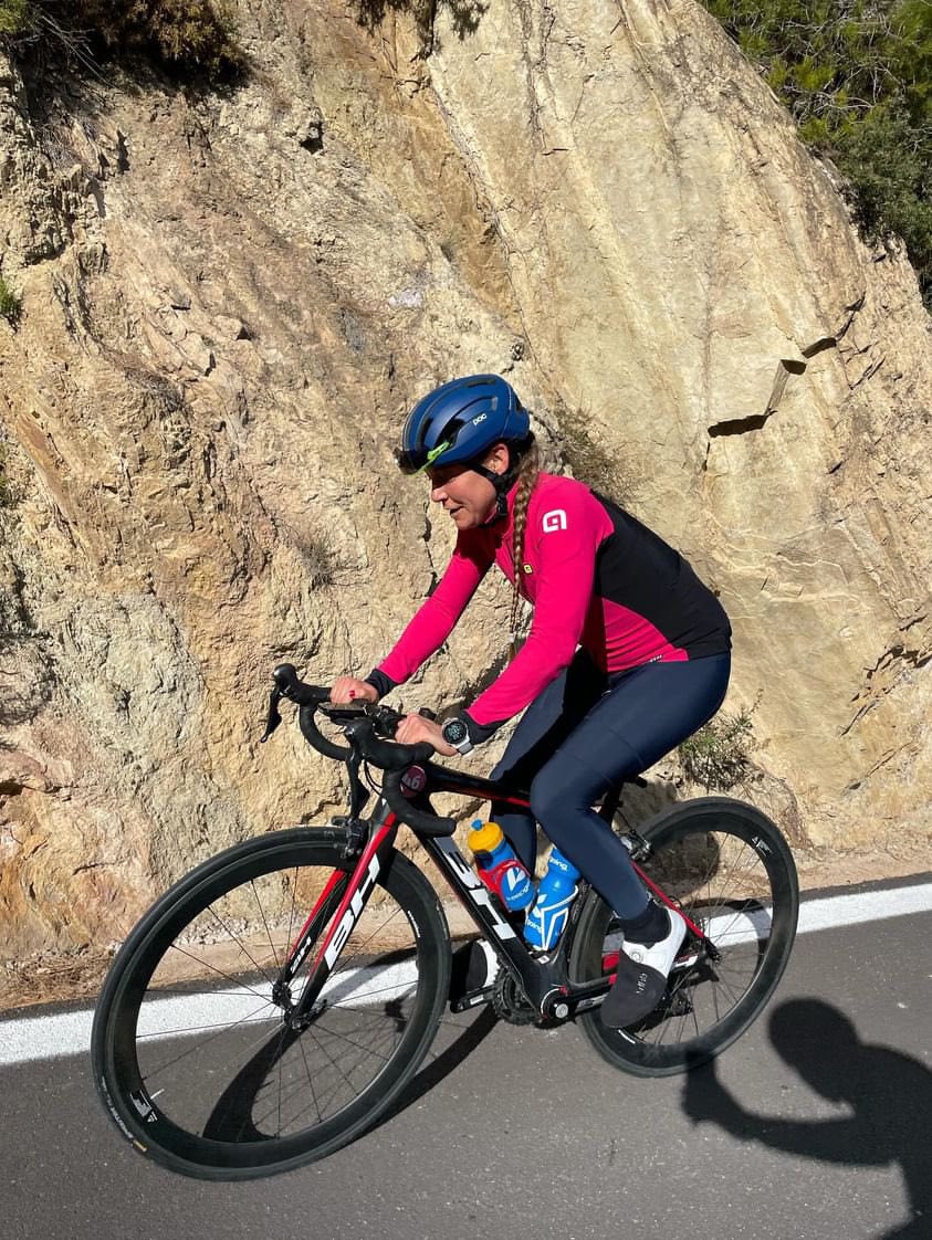 Un viernes cualquiera en el #Roadtokoadistance 
3500m 🏊🏻‍♀️ 
100km | +1500mD 🚴🏼‍♀️ 
#TerritorioKoaDistance #46 #chantalpmentrena #keepgoing #AgoraLledoAthletes