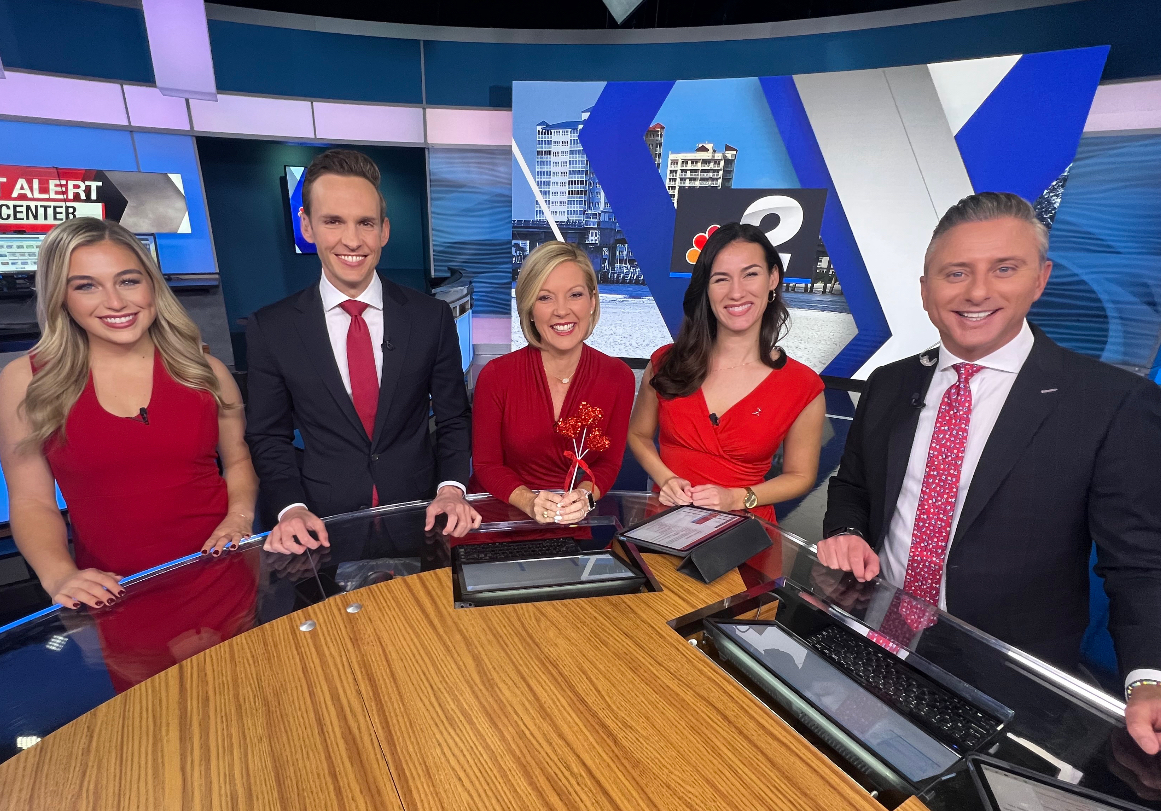 AmericanHeartFL's tweet photo. Thank you @NBC2News and @ABC7SouthwestFlorida for sharing your spectacular pics wearing RED and spreading awareness about National Wear Red Day in honor of women's heart health, because losing one woman to heart disease is one too many! #SWFLGoRed https://t.co/V3N8eLDXBq