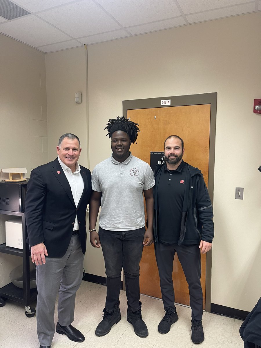 Jyon_Simon's tweet photo. Blessed and Honored for @GregSchiano and @coachharasymiak to stop by and chat with me @RFootball #LETSCHOP🪓 #CHOP🪓 https://t.co/JezWtKtaDs