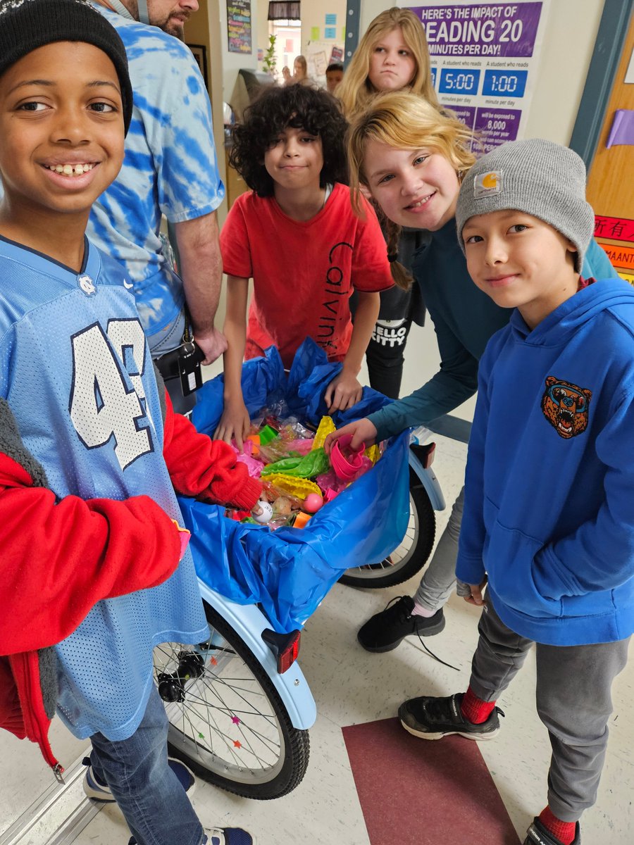 SugarloafRoar's tweet photo. Celebrating #SugarloafRoar WIGs! Here comes Mr. Mitchell on the Wig Wagon assisted by AP Phipps with rewards for students who successfully met their #LeaderInMe Wildly Important Goals! #seausroar https://t.co/BIuFGWjYzg