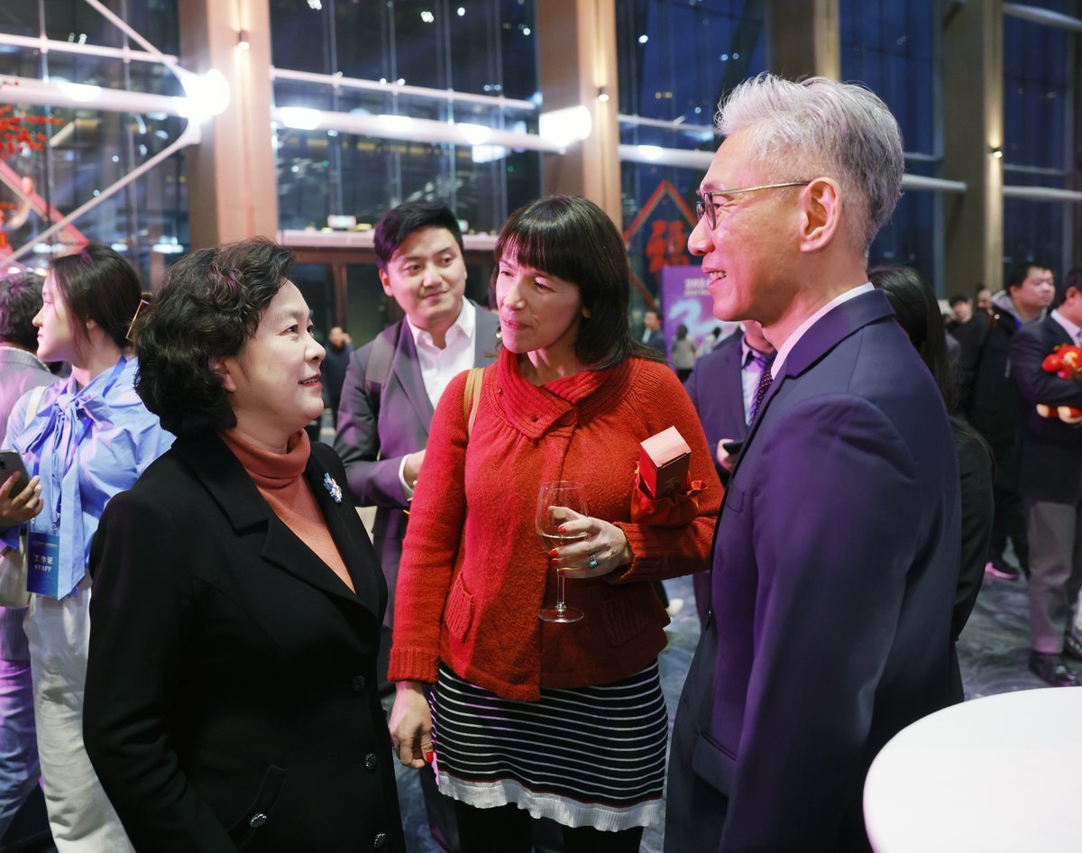 SpokespersonCHN's tweet photo. Celebrating the upcoming #SpringFestival with foreign journalists and their families at the spectacular Beijing Grand Canal Museum. Happy to see so many old and new friends. A wonderful and memorable night.😄 https://t.co/fnbyVQrZf7