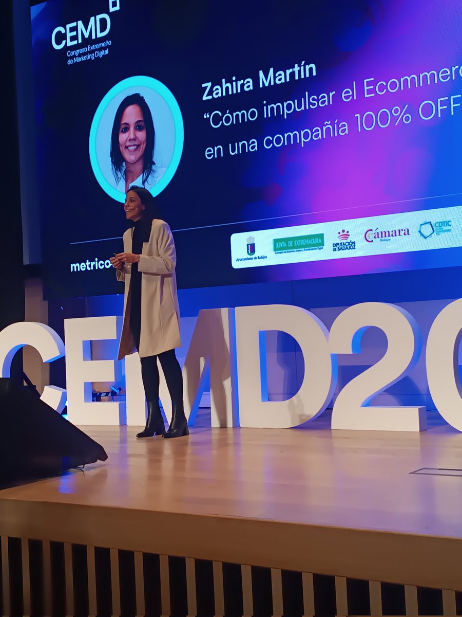 Loto_1983's tweet photo. "Cómo impulsar el #ecommerce en una compañía 100% offline" con Zahira Martín de la @casadelascarcas
#cemd #cemd2024 #MarketingDigital https://t.co/R6OAsg7x1a