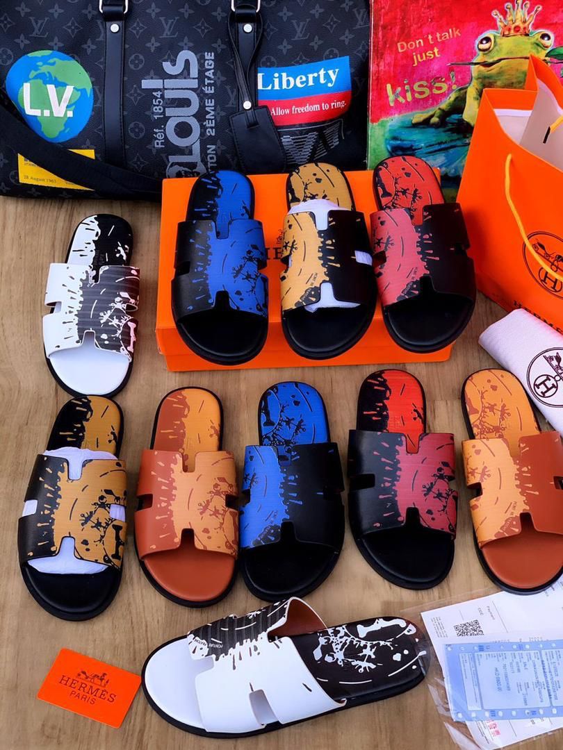 shoppingwithtee's tweet photo. @_DammyB_ If he/she loves looking peng🔥, then will be a perfect gift for valentine, Get quality sneakers, shoes and slides, available for as low as 17000naira, and watch the love grow more🥰...Location: Lagos. 

Tap the link below to place your orders👇
https://t.co/8aPkgSnXji

Please RT https://t.co/pJB9Hds3Ol