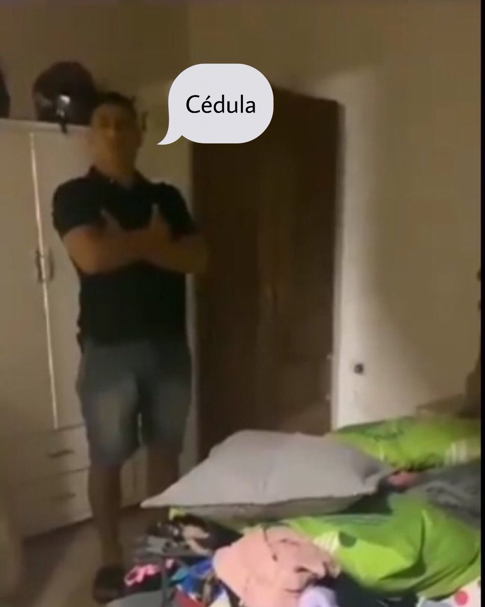 sebascastillo's tweet photo. El man de la Sijin cuando el compañero lo pilló: https://t.co/ocYI2eD04E