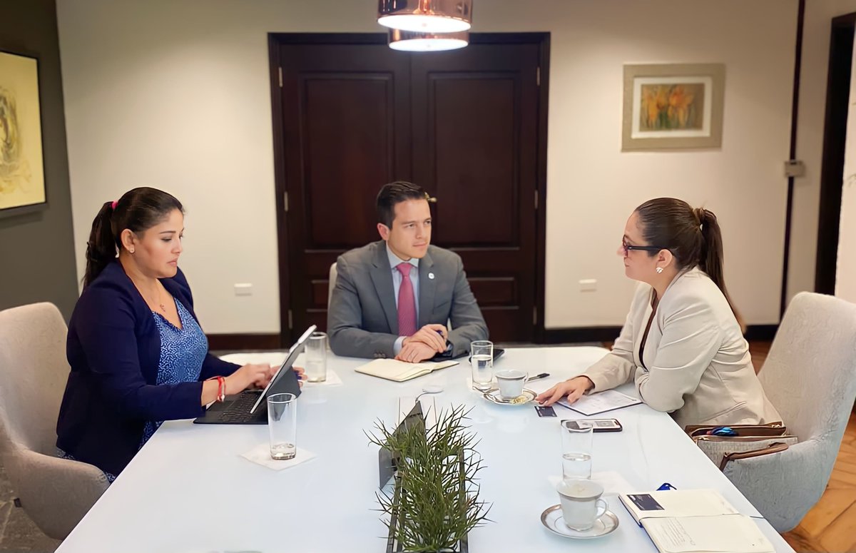 Avanzando juntos hacia una Centroamérica integrada y próspera. Sostuvimos una reunión fructífera con Ingrid Figueroa, Directora Ejecutiva del @sg_sica, y Jaime Palacios, Vicepresidente Ejecutivo del #BCIE, donde trazamos planes para impulsar el desarrollo y reducir la pobreza en