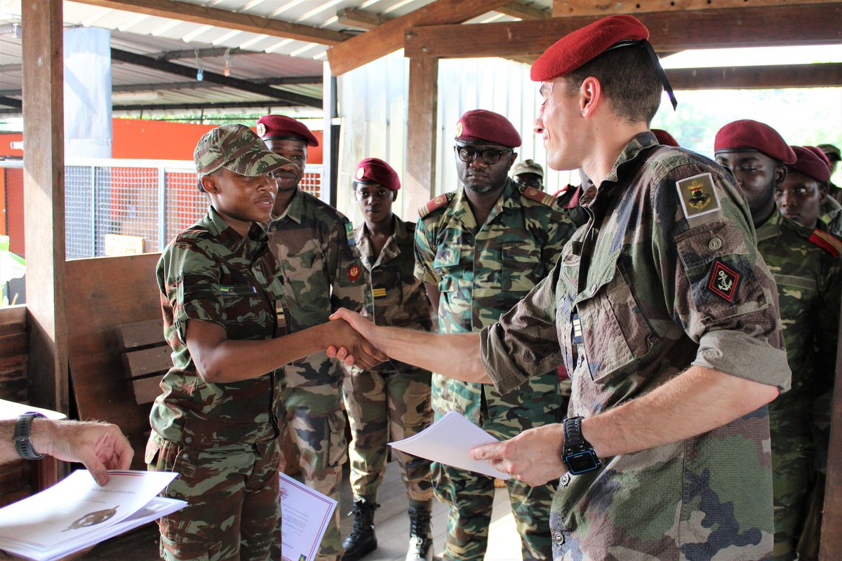 DLIAG_Officiel's tweet photo. 2⃣9⃣/0⃣1⃣ au 0⃣2⃣/0⃣2⃣ Stage en forêt équatoriale #CECFoGa pour 5⃣2⃣ militaires de 1⃣0⃣ pays africains 🇬🇦🇹🇬🇨🇲🇨🇬🇨🇩🇨🇮🇬🇳🇹🇩🇧🇯🇲🇬 formés au #Gabon 🇬🇦 à @eafdl2022 + #EASSML @CoopSecuDefense
✅Pistes, vie en forêt...#Cohesion
✅Appui des #EFG aux #ENVR 🇫🇷🤝🇬🇦
@EtatMajorFR
@Franceaugabon https://t.co/5u5ECGELJ9