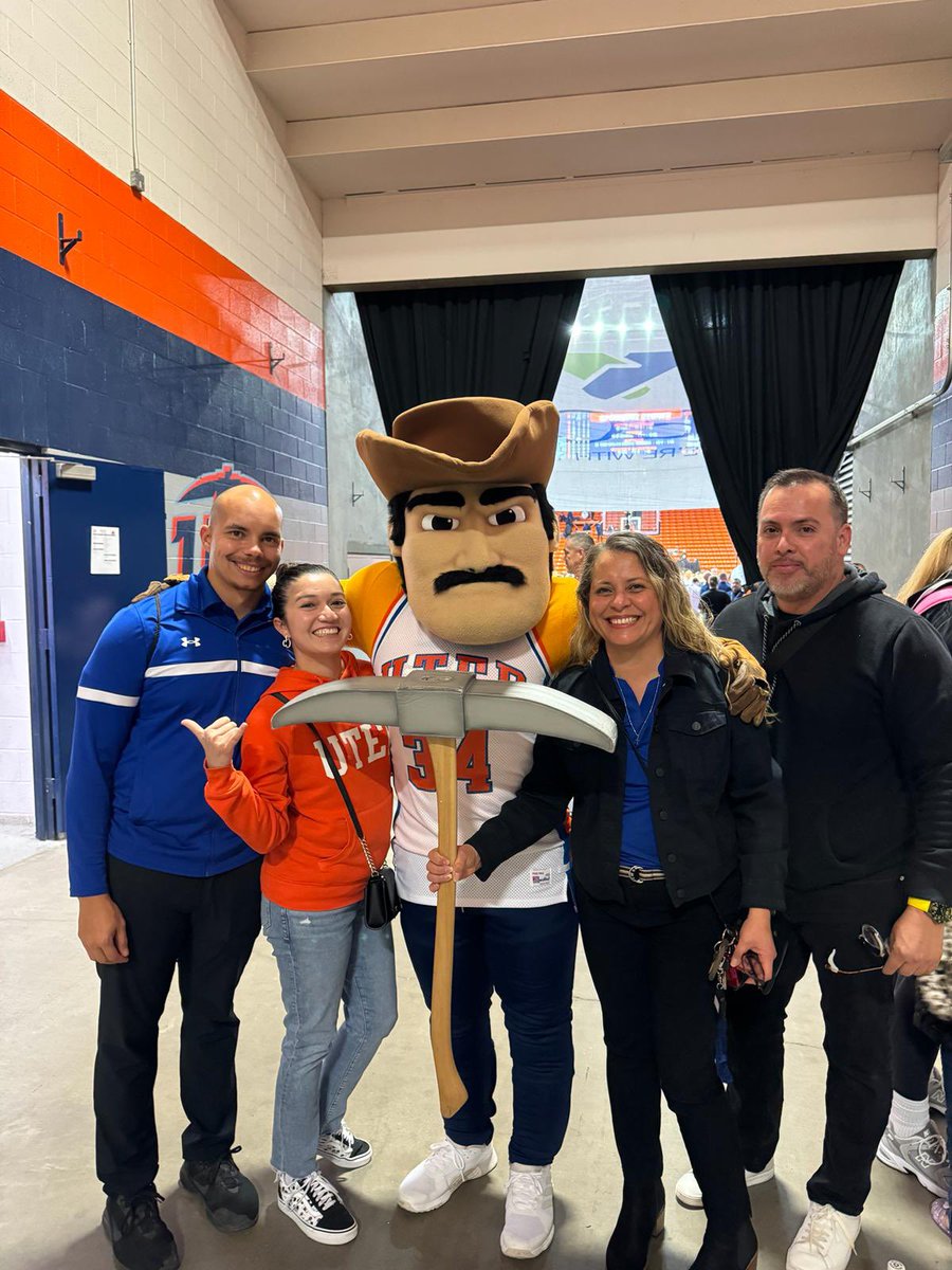 mariatuck's tweet photo. Congratulations to Lilia Perales and Mikko Lee for being recognized as Hometown Heroes at last night’s Miner game. Their valiant efforts to resuscitate a Bowie student are not forgotten. @SunCityATA @EPSports915 @EPISDathletics @Fchavezeptimes @SilverFoxSport1 @BowieHS_EPISD https://t.co/VLXPs7wmTC
