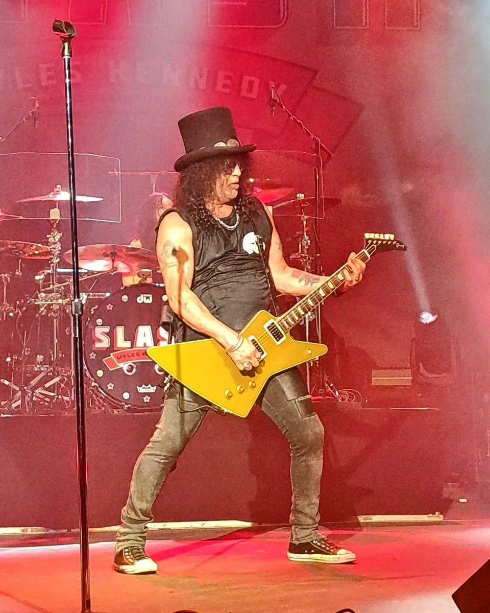 SlashArmyAUT's tweet photo. @Slash does what he does the best in Rio De Janeiro, 01.02ππβοΈπ€πΈπ©
Thx the photos to @addict_slash
#slash #justslash #hislash #riodejaneiro #brasil https://t.co/Bv9ePKpWsg