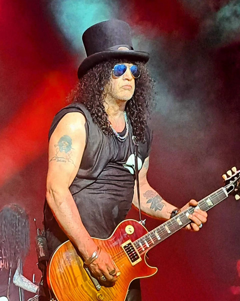 SlashArmyAUT's tweet photo. @Slash does what he does the best in Rio De Janeiro, 01.02ππβοΈπ€πΈπ©
Thx the photos to @addict_slash
#slash #justslash #hislash #riodejaneiro #brasil https://t.co/Bv9ePKpWsg