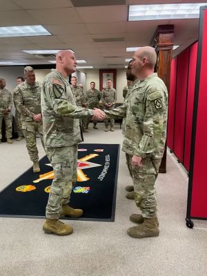 100thBSB's tweet photo. Fires Fifty #32: High standards, positive outlook, and excellence are contagious. 

WO1 Standlee was recognized by MG Brooks for his outstanding dedication and commitment to the maintenance program of the BSB!

#firestrong 
#toughasdiamonds 
#diamondsupport https://t.co/RpfWFdmuNs