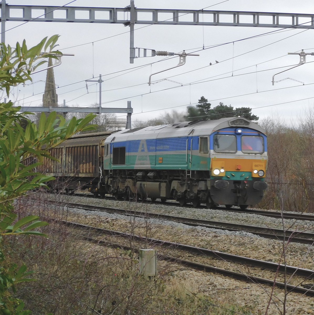 #FreightFriday sees 66711 ‘Sence’ at Swindon with 6V32 Tilbury Container Srvs Gb to Trostre Works (Gbrf) ! #Shedwatch