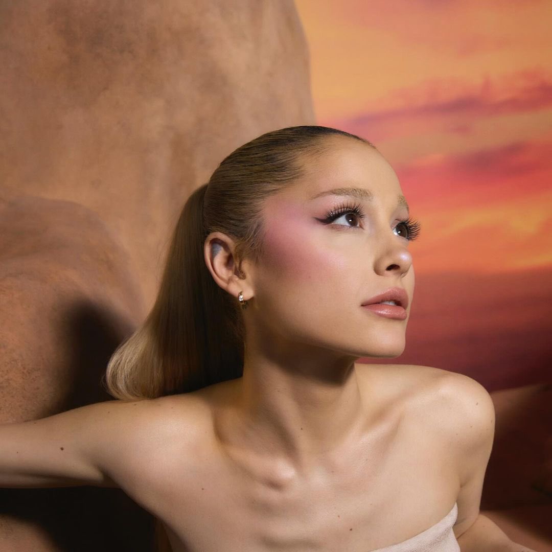 ArianaToday tweet picture