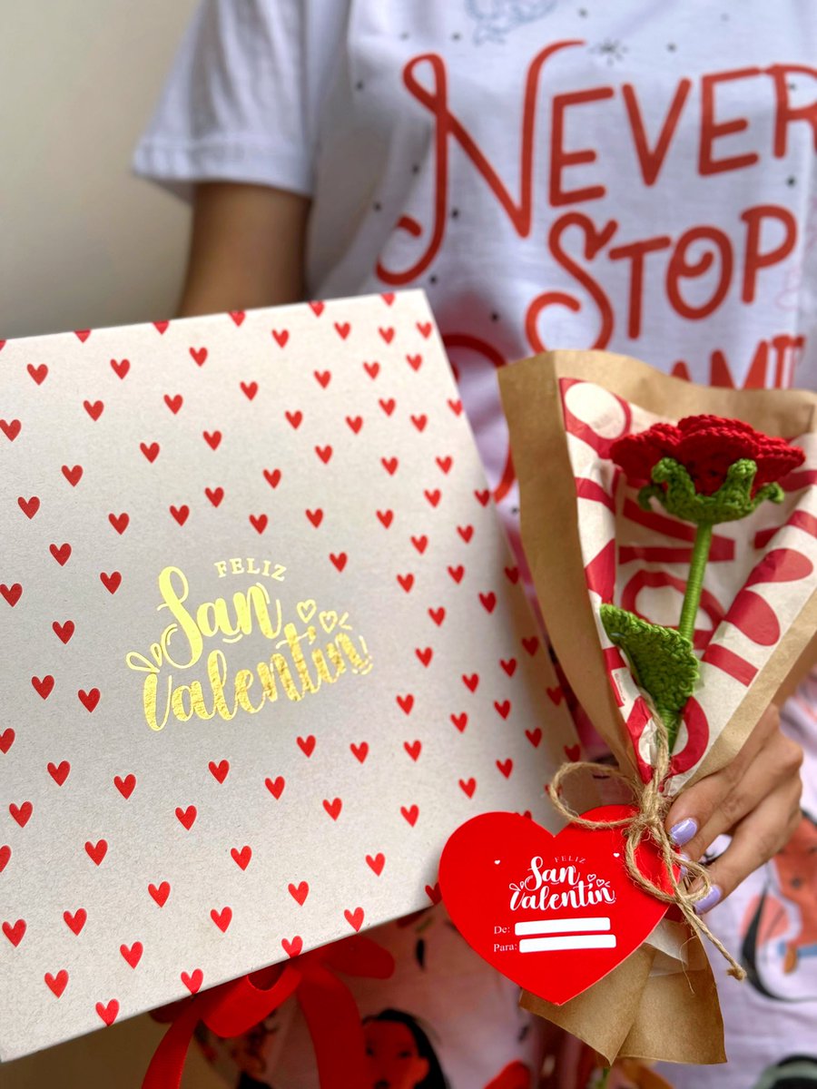 EnPijamasPy's tweet photo. La opción perfecta para sorprender este 14 de febrero🎁💘
Que mejor que un combo pijama + skin careee😍👌🏼
La valentine’s box incluye:
Pijama a eleccion
Ramito de crochet 
Caja tipo libro 
Mascarilla facial
Antifaz con gel 
Tag + moño 
También podes agregarle el ramito triple💗 https://t.co/gKAgTTsstm