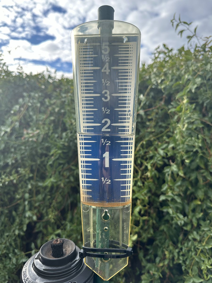 ChrisFloresInAz's tweet photo. @abc15 1.7 inches near Skyline High School(Crismon in Mesa) https://t.co/jEIPU2eLYE