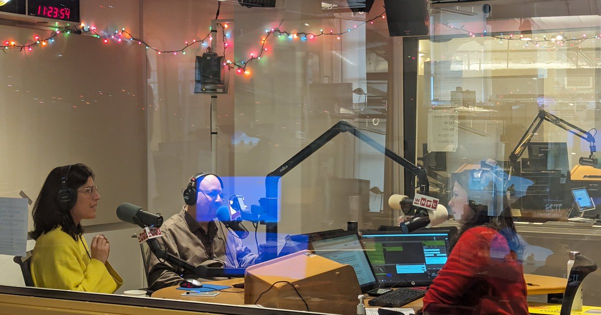 How can journalism schools help find the way forward for our industry?  Beyond providing excellent education and training, here's how. 👇 Tune in for the @BrianLehrer Show now and listen to this talk with Dean @gmochkofsky, @craignewmark, and @brigidbergin.