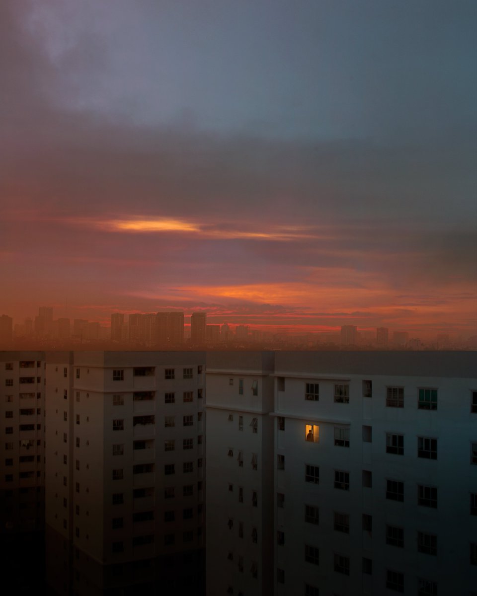trungbaotr's tweet photo. as the world ends softly https://t.co/I5PuFGQVkU