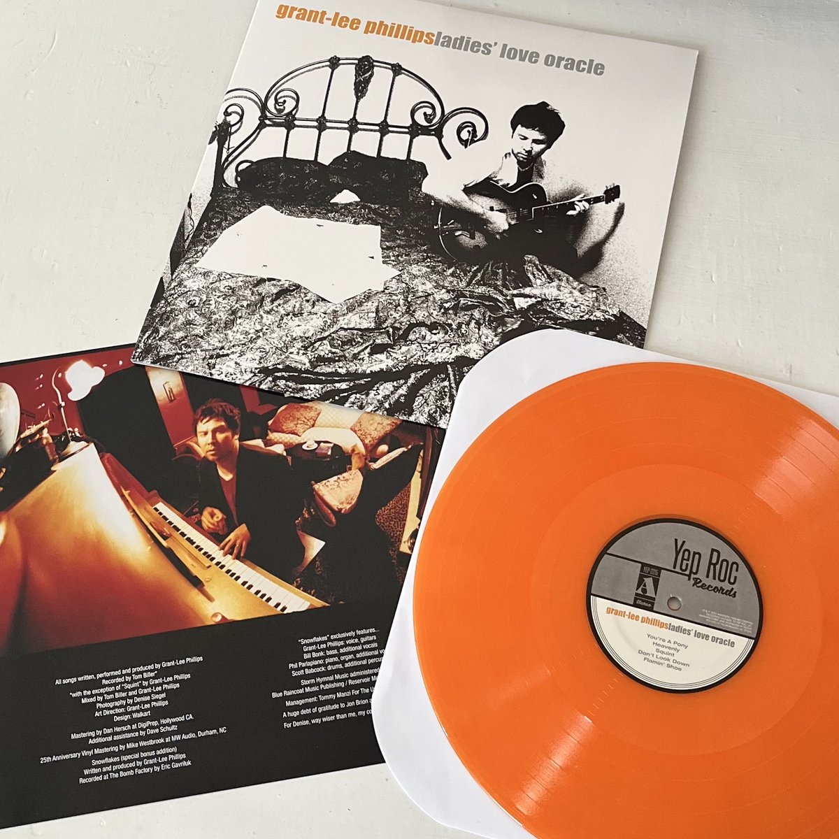 The 25th Anniversary Edition of @GrantLeeTweets's 𝘓𝘢𝘥𝘪𝘦𝘴’ 𝘓𝘰𝘷𝘦 𝘖𝘳𝘢𝘤𝘭𝘦 is out now! 🧡The record is reissued on translucent orange color vinyl (the first time it’s ever been available on vinyl!). Only a few copies remain! Order Here: ffm.to/ladiesloveorac…