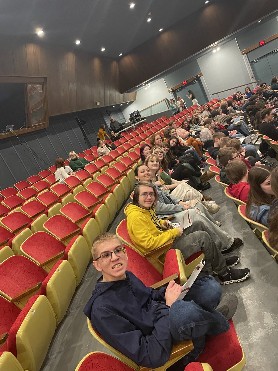 Musical Theatre students had a fantastic opportunity to watch Friends University's performance of Footloose!  Our very own Maliyah even won the big raffle prize!  Lots of big takeaways from that experience!