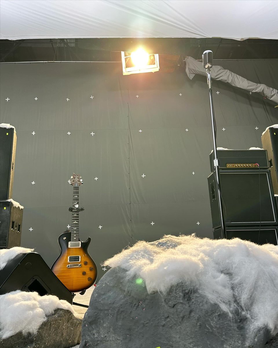 TremontiMichael's tweet photo. Meanwhile, on Paramount Mountain. Some BTS with @MarkTTremonti @ScottStapp & @Creed
#Need4Creed #Creed #ParamountPlus #SuperBowl2024 https://t.co/YK9SbZgafL