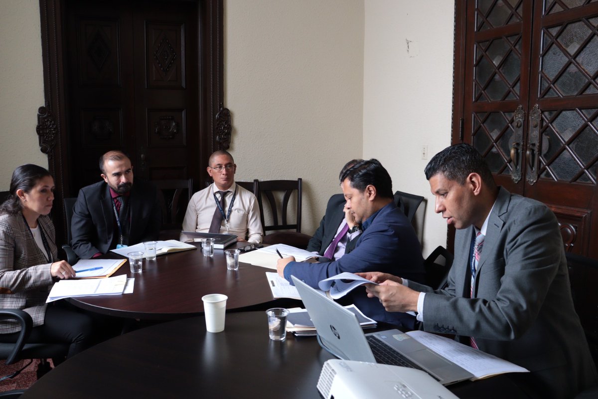 CpccOficial's tweet photo. Para dar continuidad a denuncias administrativas presentadas ante @Contraloria_gt, la #CPCC realizó la Mesa Técnica de Seguimiento de Denuncias con autoridades de ambas instituciones para continuar obteniendo buenos resultados en la lucha y prevención de la corrupción en el #OE. https://t.co/1JxrZDgUR7