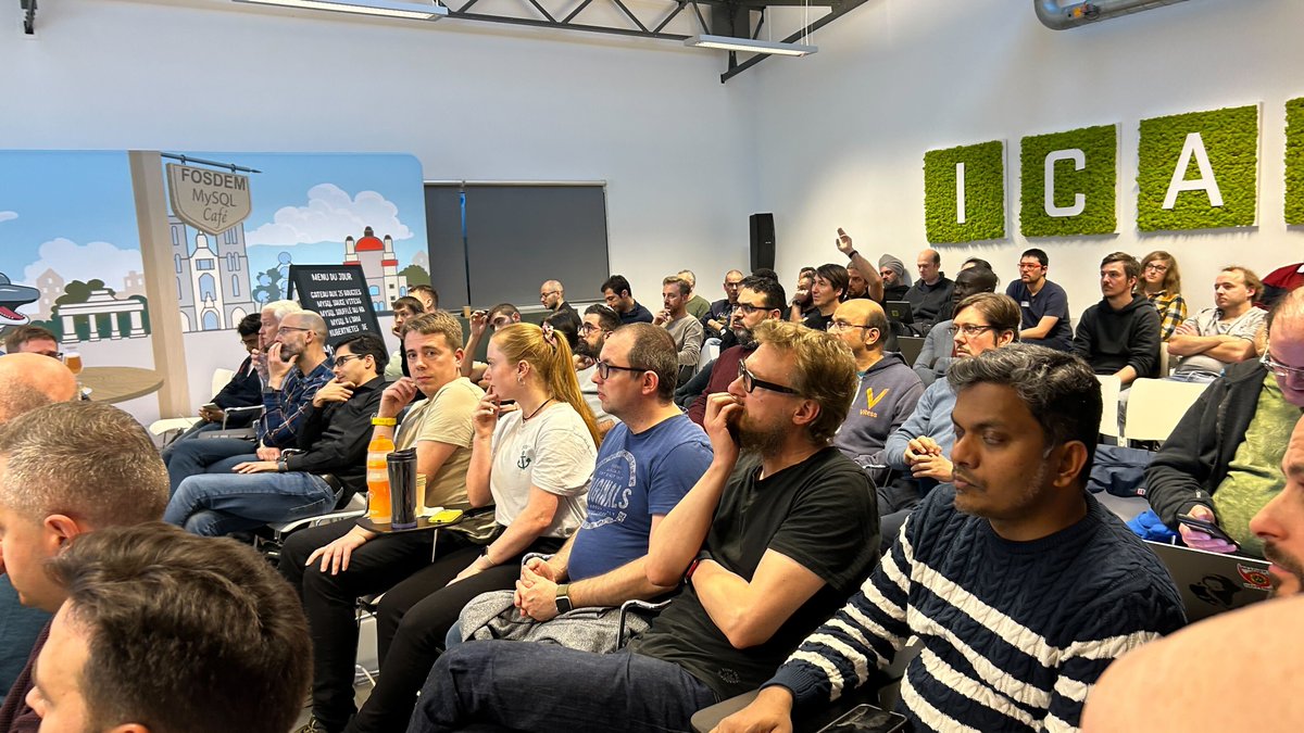 mysql_community's tweet image. It's Friday 5:30pm and the room is still full!
Waiting for the #MySQLRockStar Award!
#MySQLBelgianDays2024 #MySQLCommunity