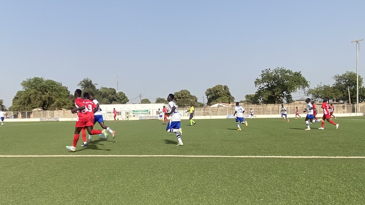 RealDeBanjulFC's tweet photo. 32β CLOSE!
Pa Abdou Cham received the ball from halfway line, he did so well to cover a lot of ground, with Manneh on his left, Cham cut inside, went pass an opening and pull the trigger inside the area but it his goal bound effort got blocked.
BOM 1 - 1 RDB
#bomrdb #gffleague https://t.co/UTP5N2KFAZ