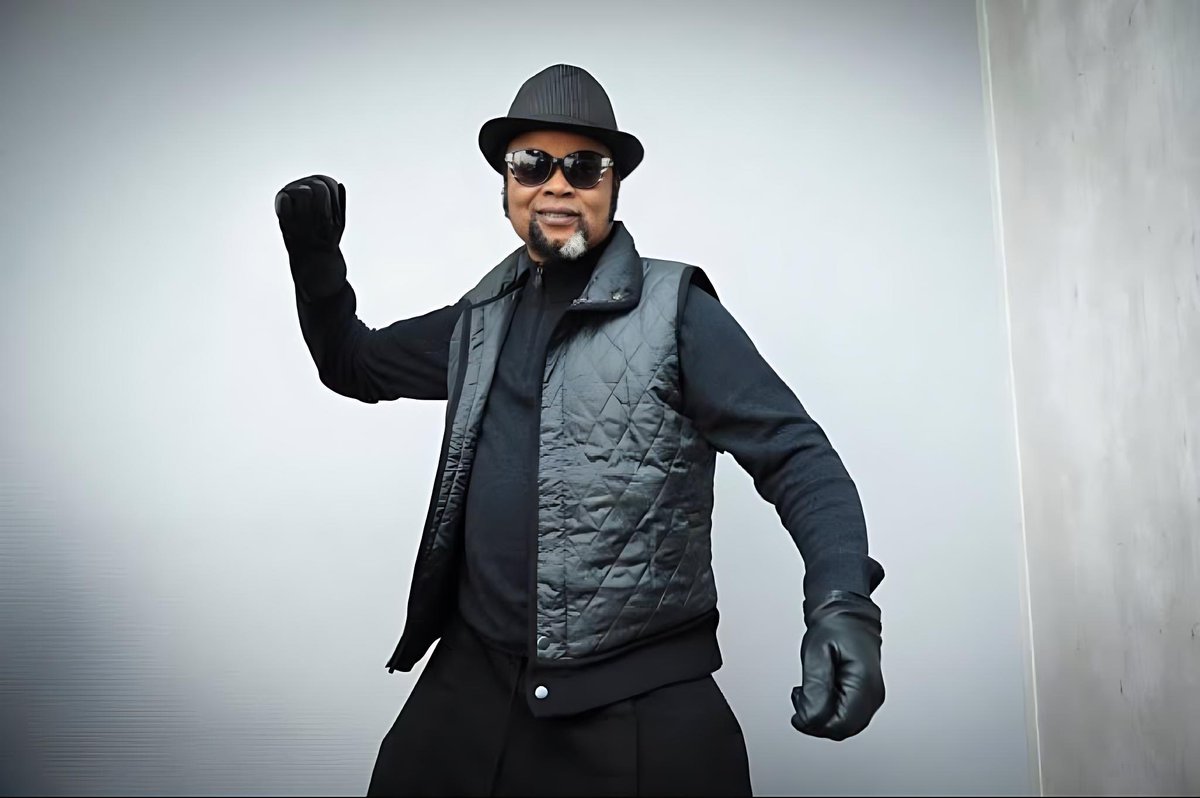 Pause Gratitude d’une seconde au Kulutu Félix Wazekwa, à son animateur Éclipse Mososo, et à tout son orchestre de ns avoir créé l’hymne Congolais de la Joie : FIMBU 🎶 !
Loin de notre appétit vorace de propager les échecs des artistes, NOUS VOUS DISONS SINCÈREMENT MERCI 🙏🏽🇨🇩❤️.