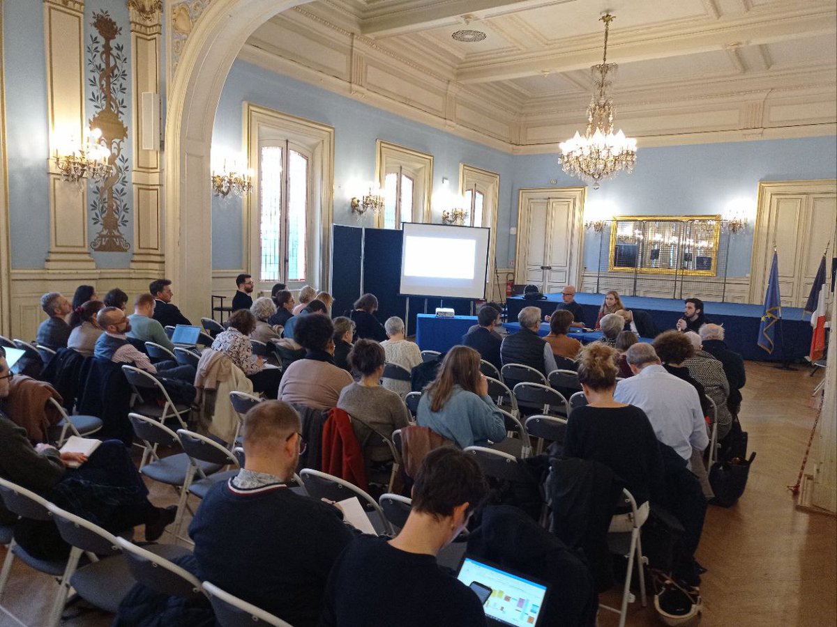 Mairiedu20's tweet photo. 🏤TERRITOIRE ACCÈS AUX DROITS🏥
La Mairie de #Paris20 a lancé sa démarche de lutte contre le non-recours aux droits sociaux. Un travail avec la CAF @cnaf_actus, les bailleurs et centres sociaux, pour aider les personnes ayant droit aux prestations sociales, à y avoir accès. https://t.co/ky1YPpLrMe