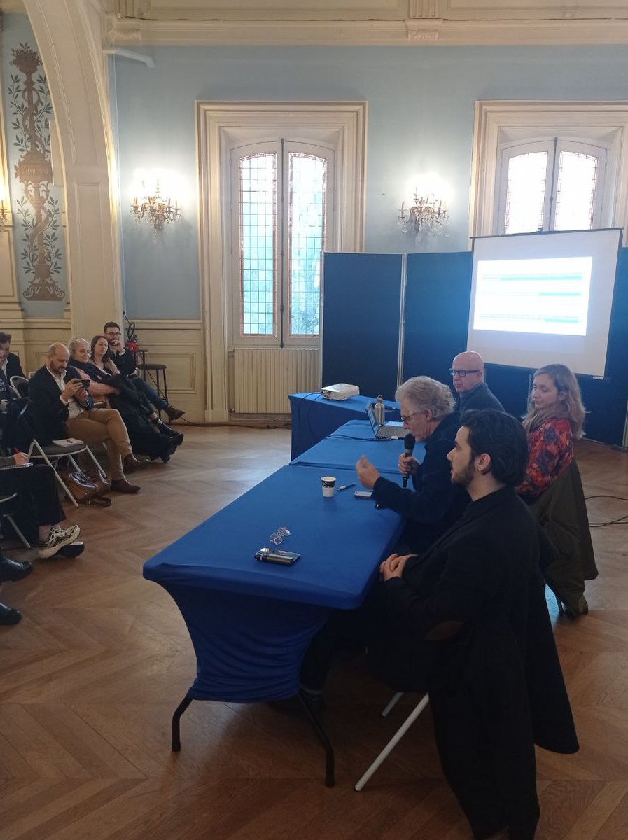 Mairiedu20's tweet photo. 🏤TERRITOIRE ACCÈS AUX DROITS🏥
La Mairie de #Paris20 a lancé sa démarche de lutte contre le non-recours aux droits sociaux. Un travail avec la CAF @cnaf_actus, les bailleurs et centres sociaux, pour aider les personnes ayant droit aux prestations sociales, à y avoir accès. https://t.co/ky1YPpLrMe