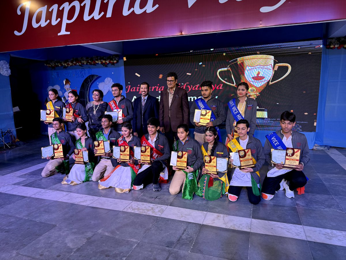 आज जयपुरिया विद्यालय के वार्षिक उत्सव कार्यक्रम में सम्मिलित हुआ। विद्यार्थी देश के भावी कर्णधार हैं। आगामी समय में आपके कंधों पर ही देश के सुनहरे भविष्य की नींव टिकी है। 
#Jaipur #Rajasthan