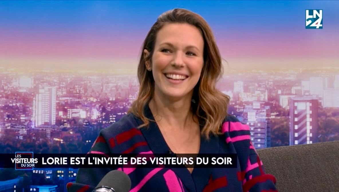 ForumLorie's tweet image. 📺REPLAY. @loriepester était hier l'invitée de l'émission « Les visiteurs du soir » présentée par @Jimnjmn sur la chaîne belge @LesNews24 à l'occasion de la sortie de son nouvel album #HyperLorie Vol.1 !

#LN24 #Lesnews24 #Lorie 

➡️ ln24.be/videos/2024/02…