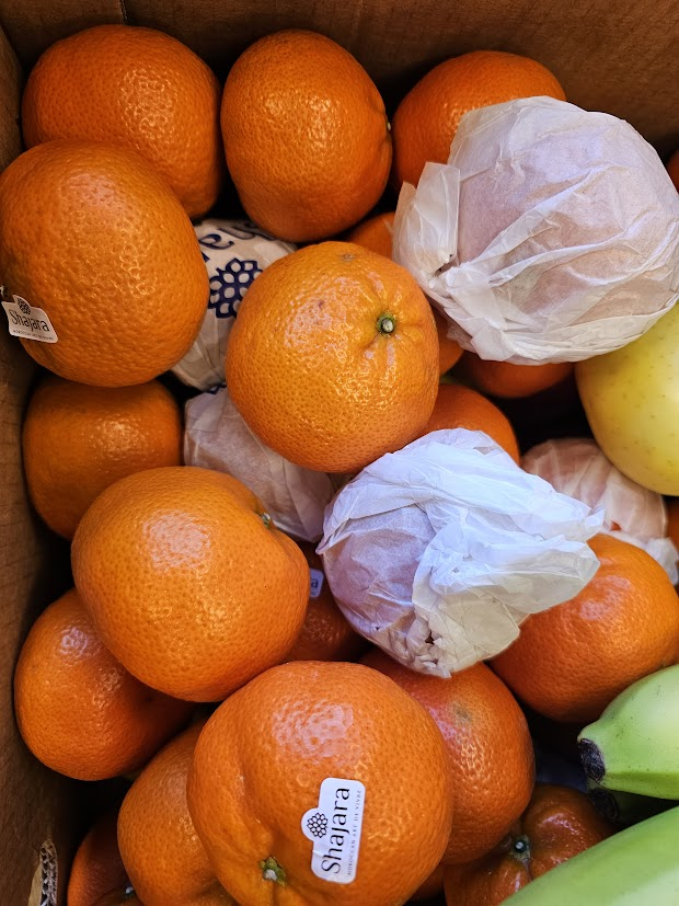 StephenAHenry's tweet photo. Today's conundrum
Why is it that a small proportion of satsumas are wrapped in paper and the majority aren't!!
#WeHaveToKnow https://t.co/e6Ix1OmN2O
