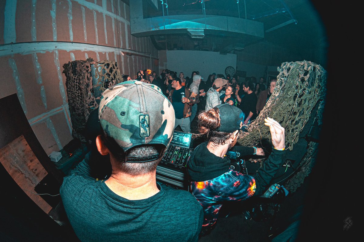 RuntimeDnb's tweet image. What an amazing one year anniversary. Thank you all for coming out! Cheers to another year of dnb. Looking forward to this &amp;amp; more in 2024 ♥︎

Next up:
#SecondSaturday at @uptowntakeout916 
Stay tuned for more info 🔥

#Drumnbass #Sacramento #Undergrounddnb #Junglist