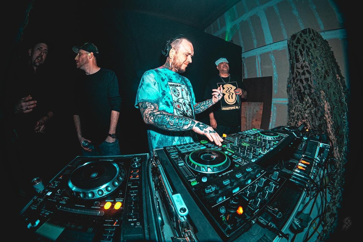 RuntimeDnb's tweet image. What an amazing one year anniversary. Thank you all for coming out! Cheers to another year of dnb. Looking forward to this &amp;amp; more in 2024 ♥︎

Next up:
#SecondSaturday at @uptowntakeout916 
Stay tuned for more info 🔥

#Drumnbass #Sacramento #Undergrounddnb #Junglist