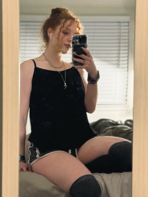 Good morning 🥹 say it back so I don&rsquo;t get sad https://t.co/8qoklyYnUU