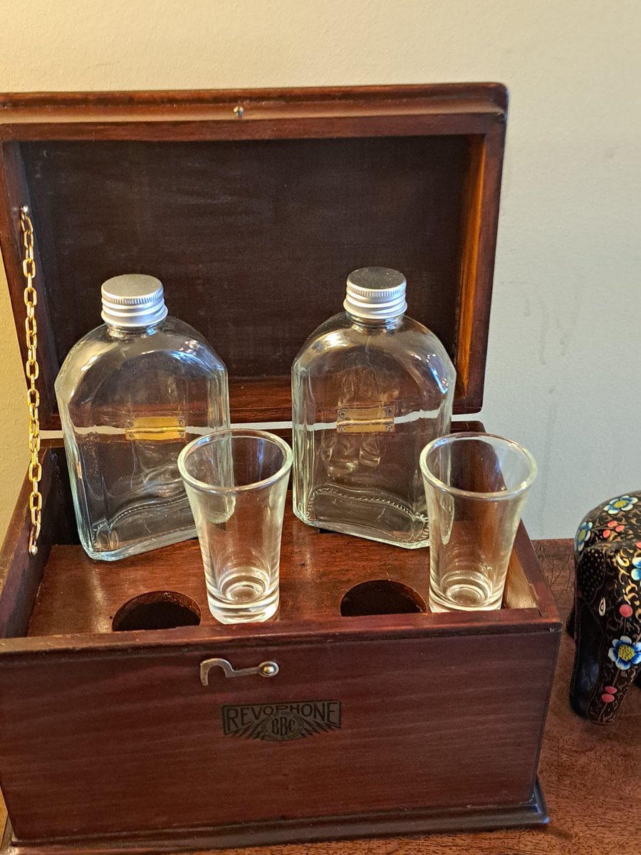 NedUpcycle's tweet photo. Very rare1920/30’s BBC Revo crystal radio box restored and repurposed into a drinks box. Available here ➡️ https://t.co/Idq9qt21XE #upcycle #barware #homebar #mixology #BBC #travelbox #companionbox #mancave #etsyuk https://t.co/GXvDsnd3MW
