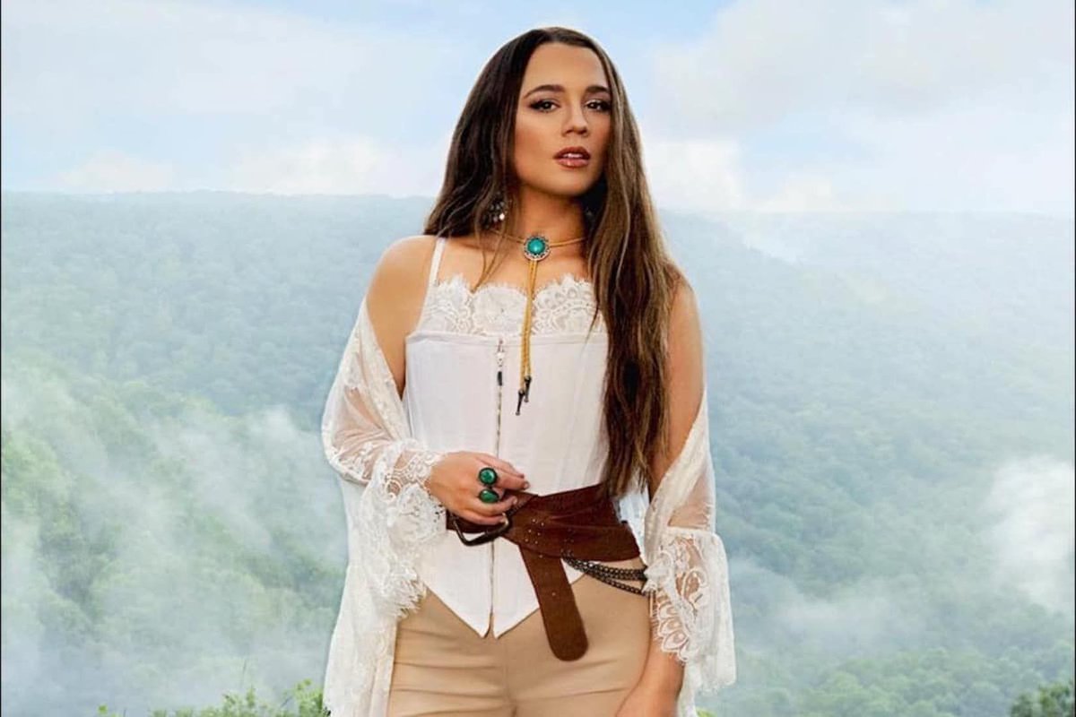 offtherecorduk's tweet image. Who's got @GabbyBarrett_ on as their Friday soundtrack? We're addicted to #ChapterandVerse, read our full thoughts here: buff.ly/42m4UfD  #GabbyBarrett #NewMusicFriday