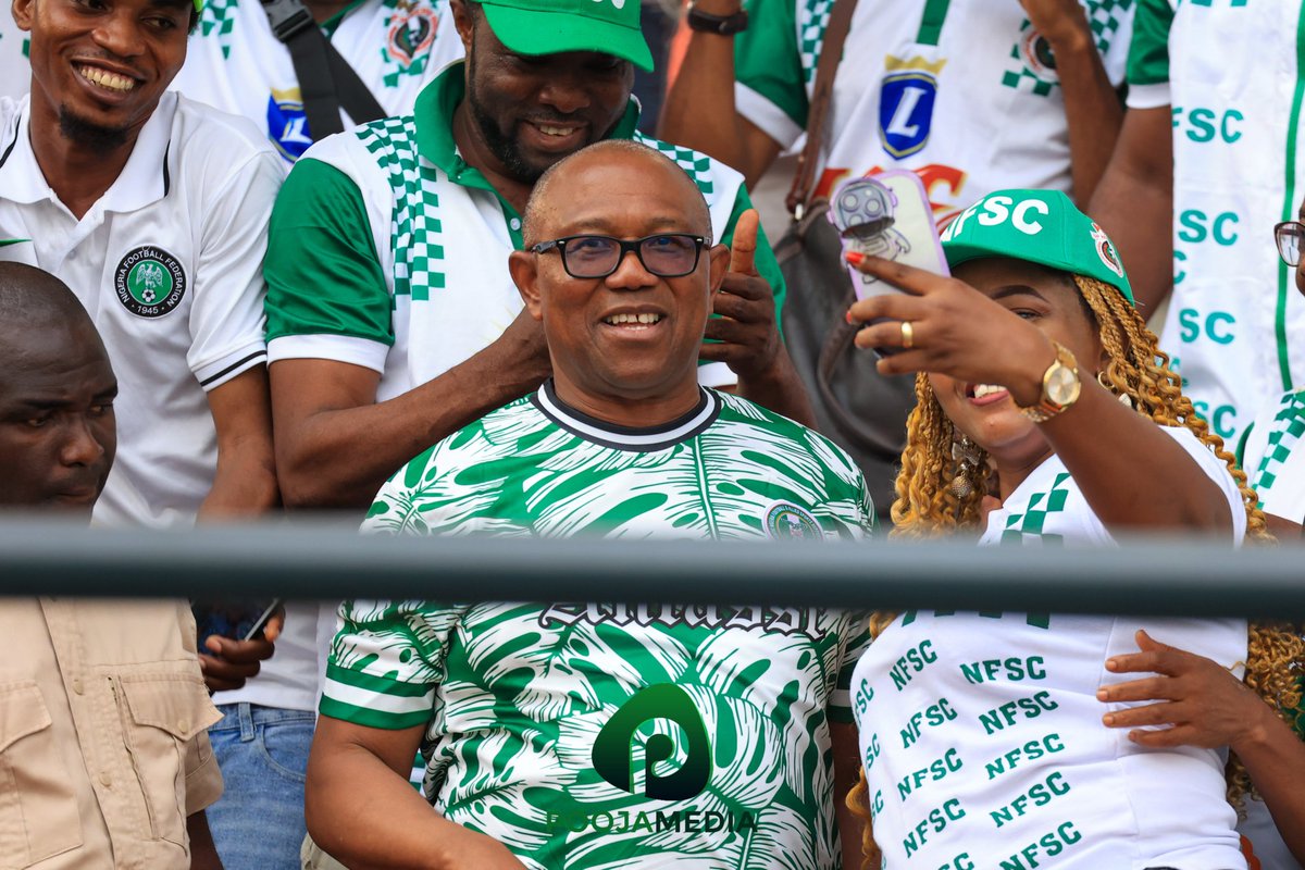 PoojaMedia's tweet photo. Peter Obi with the Nigeria Supporters Club before the kick-off of Nigeria v Angola. #PoojaXAFCON2023 https://t.co/griyQ2xjPK