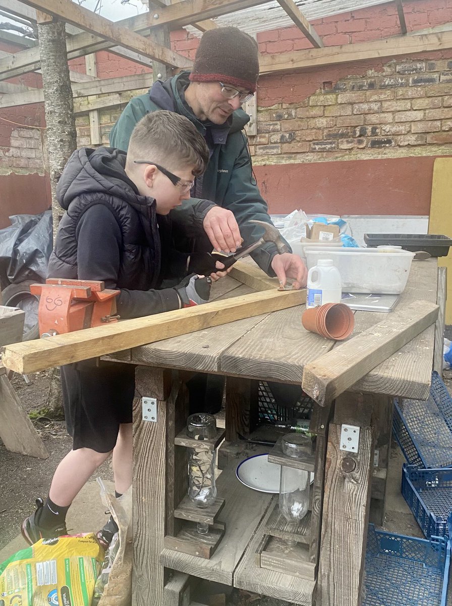 Not all our learning takes place in school - thanks to Li and Paul from the ⁦@ASLService⁩ and one of our very own PSAs - this young learner got an opportunity to practise his construction skills👷🏻‍♂️🔨 ⁦@LibertonHS⁩