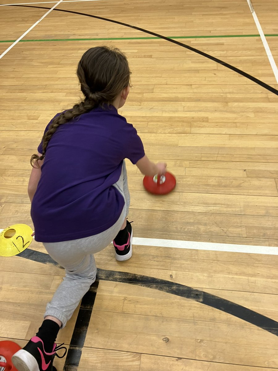 Kurling today with some of Year 4. Awesome skills, excellent behaviour and massive smiles from all. #busybeingbrilliant #ontheteam @LaceyFieldLouth @LouthAcademy