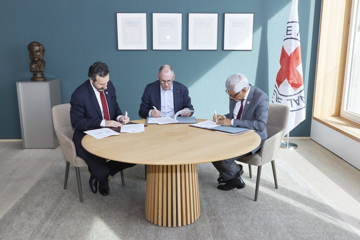 AndersLadekarl's tweet photo. A memorable day. @danskrodekors, @IFRC and @ICRC, have agreed to set up a Red Cross and Red Crescent Movement Hub for Mental Health and Psychosocial Support based out of Copenhagen. A landmark in the collaboration between all components of the Movements. Proud of all colleagues that made it happen. #dkaid