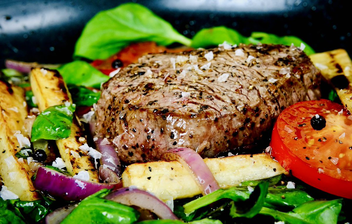 UBAIDxUK's tweet photo. Anybody want to have some juicy beef steak? 🤤🥩 https://t.co/mNWr5eipxe