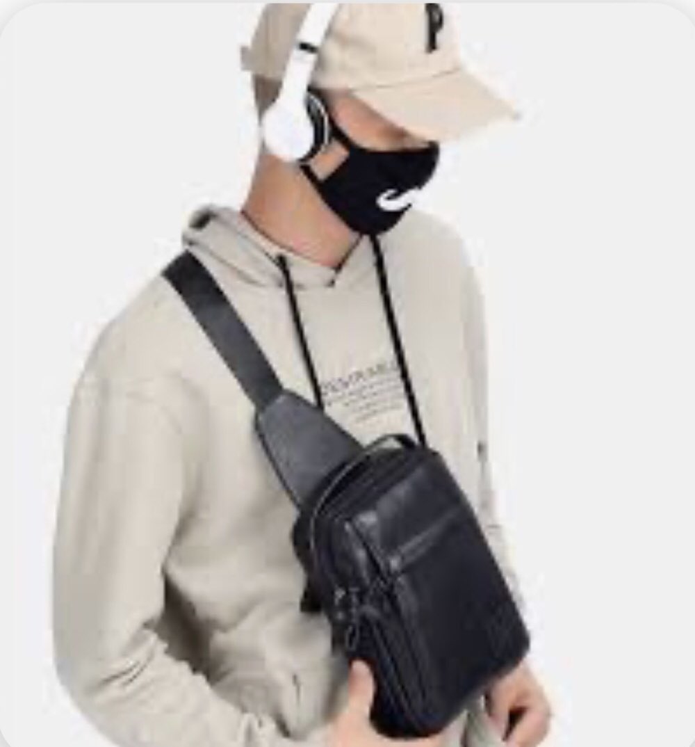 JohnSmi31773551's tweet image. I wonder what a guy dressed like this is going to do at the casino………