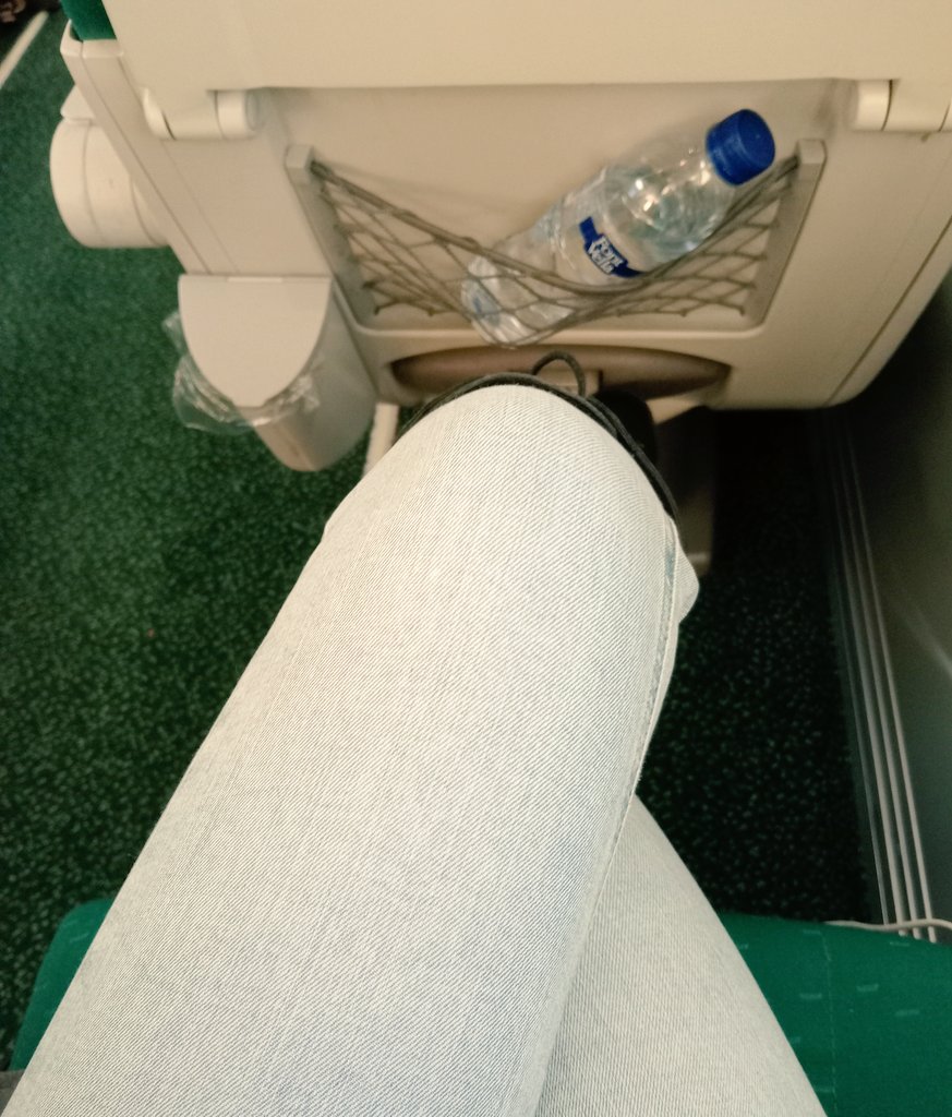 Amayita50656663's tweet photo. Ya montada en el tren doy por comenzado el finde de relax... 😏😏#FindeDeRelax #FindeDeViaje #FindeDeReencuentro https://t.co/BBeDAnFidX