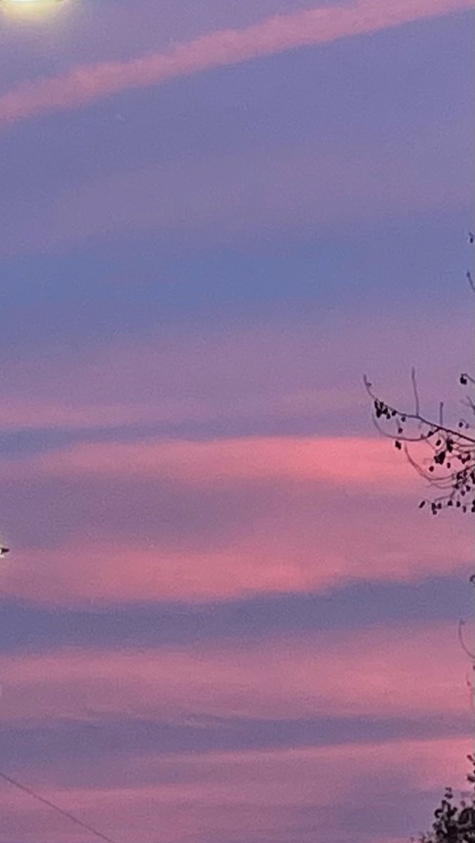 SerenaDelFiore's tweet photo. Rothko in the sky with monossido di carbonio (Remastered) https://t.co/KcpZE1rzO8