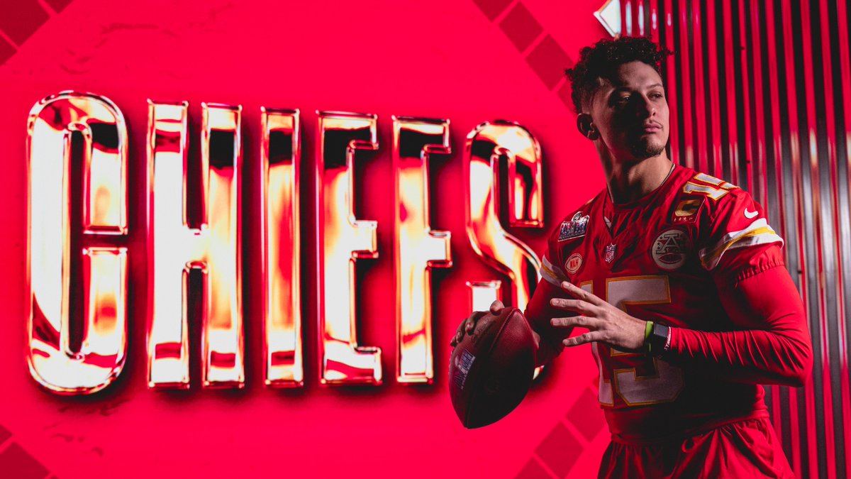 Chiefs's tweet photo. SEEING RED. https://t.co/y18SpuDQdw