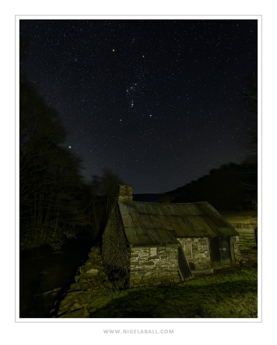 Orion rising over a little hut in Wales @UKNikon @nikonownermag @NikonatGrays @NikonEurope @thehandhotel @visitwales @LlangollenTIC