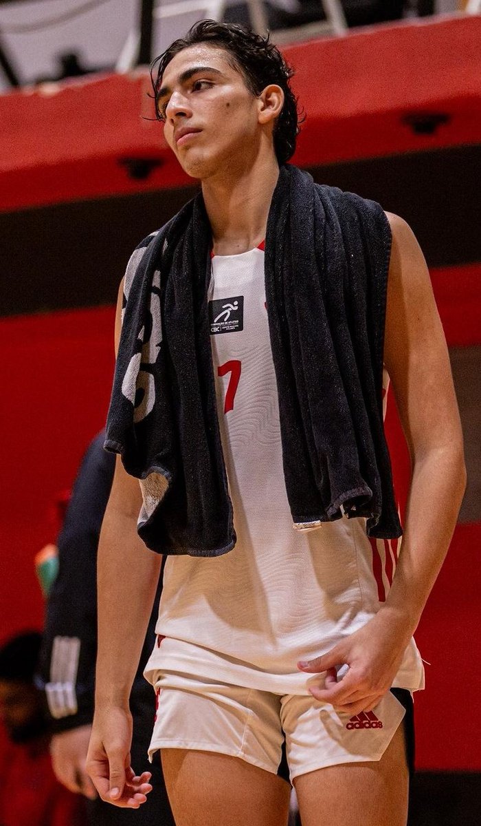 basquetebase's tweet photo. E esse trio do novo Flamengo sub17👀🔴⚫️ https://t.co/Fw2AW9RClG